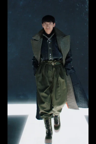 Look 16